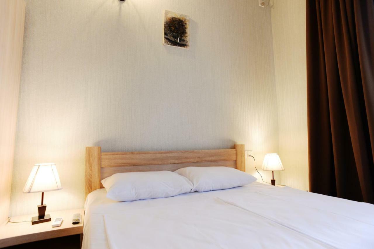 Bees Apartment Tbilisi Bagian luar foto
